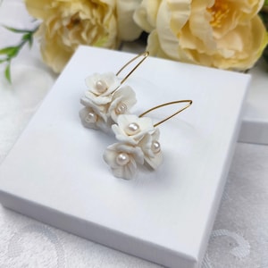 Wedding earrings with white porcelain flowers, Floral bridal jewellery, White ceramic floral bridal earrings BO0013