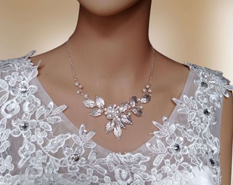 Wedding floral necklace in pearls and leaves with back jewel, Boho bridal jewelry C0007