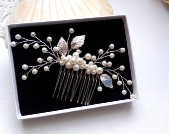 Peigne cheveux feuilles argentées et perles pour mariage champêtre chic, Bijou de cheveux floral de mariée PG00048