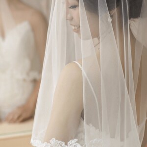 Vigne de cheveux simple, bandeau minimaliste en perles nacrées pour coiffure élégante de mariage