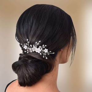 Floral pearl & crystal bridal hair comb, Wedding hair comb with white flowers, Pearl bridal hair piece PG0010