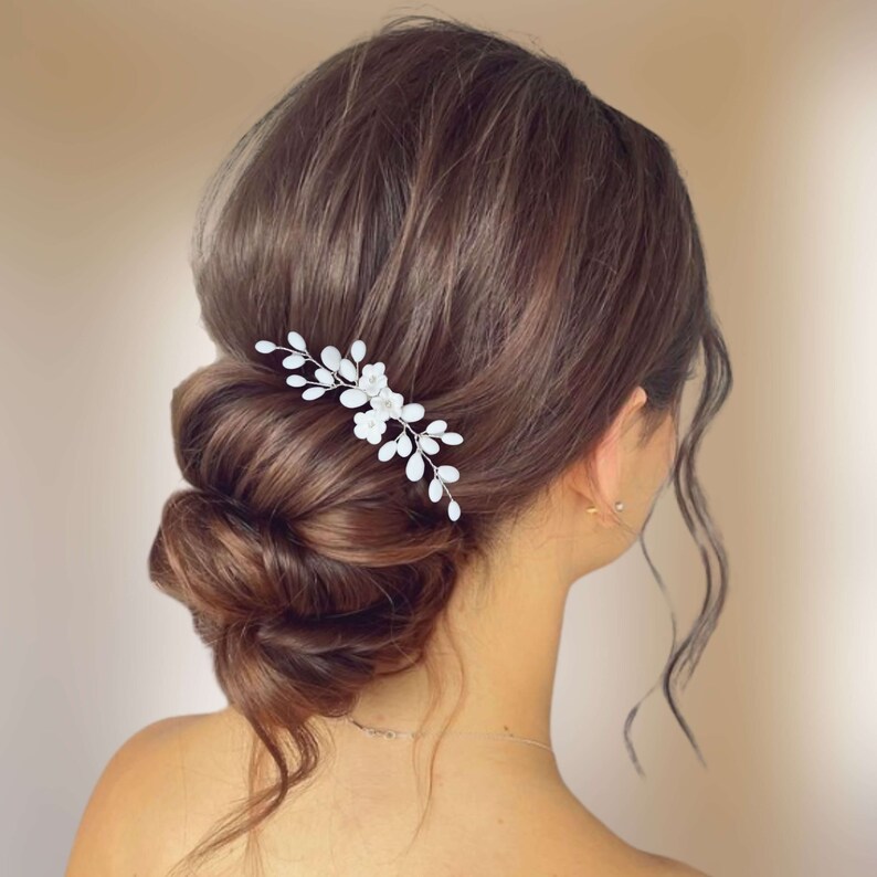 Petit bijou de cheveux floral en porcelaine froide blanche pour coiffure raffinée de mariage