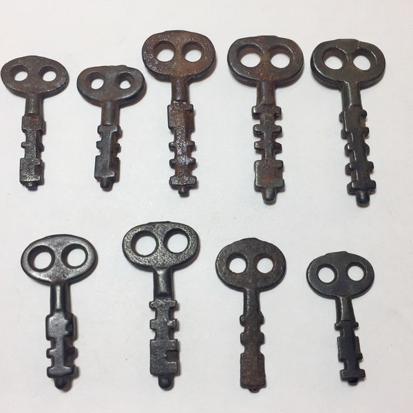 Lot of Antique Vintage Old Scandinavian Jail Padlock Jailer's Skeleton Keys