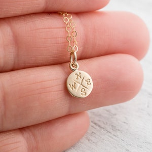 Gold Kompass Halskette - Graduierung Halskette - Reise Schmuck - Zierliche Kompass Anhänger - All Who Wander Halskette - 14K Gold Vermeil