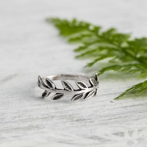 925 Sterling Silver Ring Alternating Leaves Made in Alaska Sizes 3-10