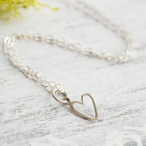 Sterling Silber Herz Halskette, kleine Herz Halskette, zierliches Herz, kleines Herz Anhänger, Herz Charm Halskette, Layering Halskette, Minimalist