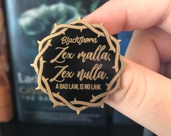 Pin de esmalte negro y dorado con el escudo de la familia Blackthorn de Shadowhunter (¡SOLO PIN!).