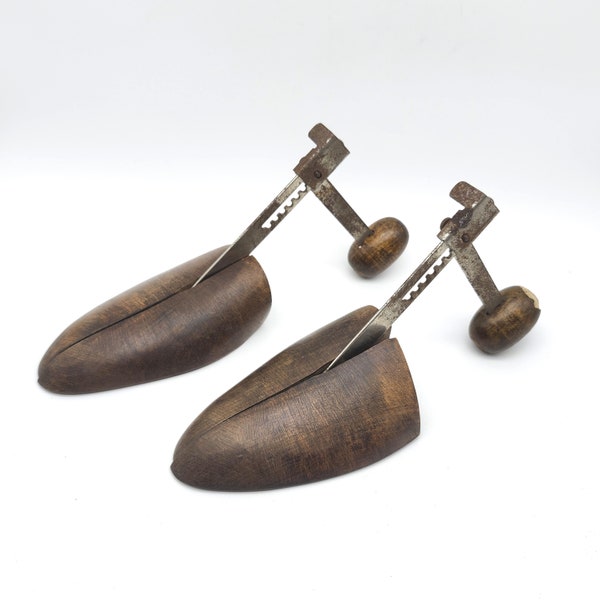 Vintage Pair Of Wooden Shoe Stretchers Foot Shaped Forms Rustic Primitive Display Decor