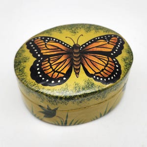 Vintage Paper Mache Monarch Butterfly Trinket Box India Lacquered Oval Jewelry Keeper