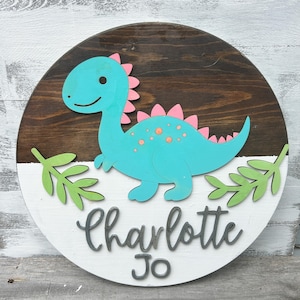 Personalisiertes Namensschild fürs Kinderzimmer, Dinosaurier, Kinderzimmer Thema, runde Karte fürs Kinderzimmer, Mädchen Dinosaurier, Dino Kinderzimmer