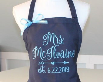 Mrs Apron in KELLY Font with Arrow w/Heart - Bridal Shower Gift - Bride Apron - Wedding Apron - Gift for the Bride - Personalized Apron