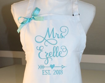 Mrs Apron in GRACE Font with Arrow w/Heart - Bridal Shower Gift - Bride Apron - Wedding Apron - Gift for the Bride - Personalized Apron