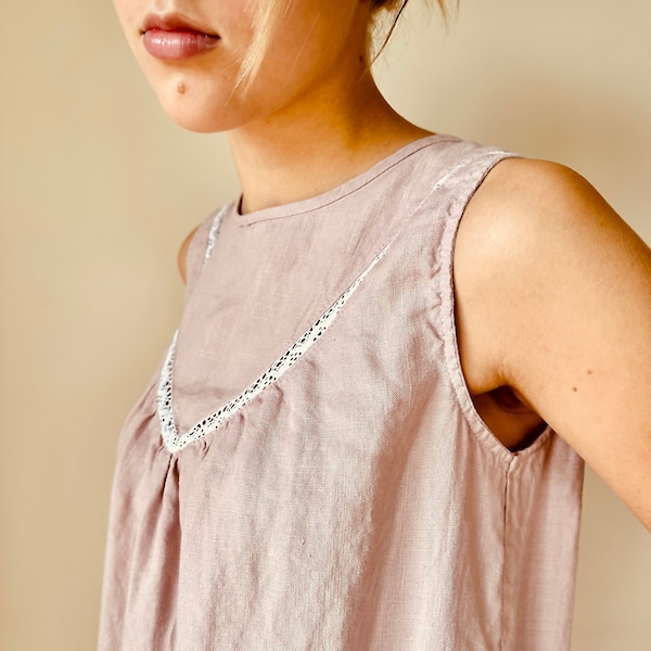 Linen nightgown with laces
