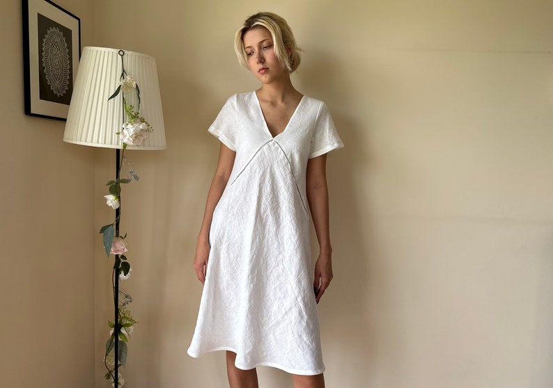 Linen short sleeves nightgown, bias cut image 6