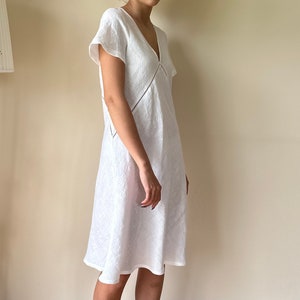 Linen short sleeves nightgown, bias cut image 8