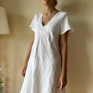 Linen short sleeves nightgown, bias cut image 5