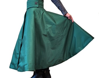 Green Insulated Riding Skirt: Waterproof Equestrian Winter Gear