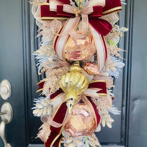 Burgundy gouden kerstkrans swag elegante vakantie roségouden juweel deurhanger. Luxe vakantie kruisbloem
