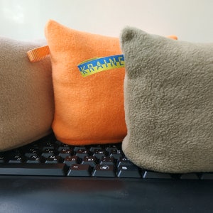 Einfarbige Handgelenk Rest Fleece Mini Kissen Fun Wohnkultur Nützliches Geschenk Kleines Geschenk Etui