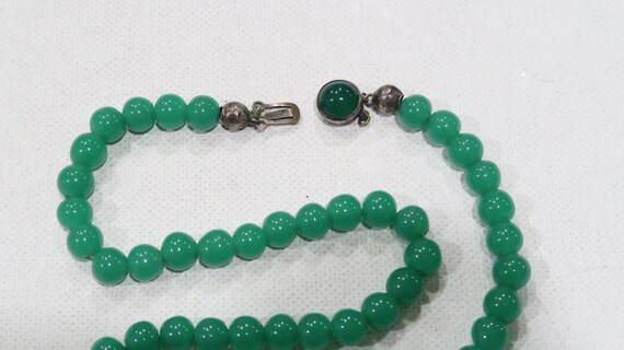 Vintage vibrant  green onyx sterling clasp beaded… - image 5