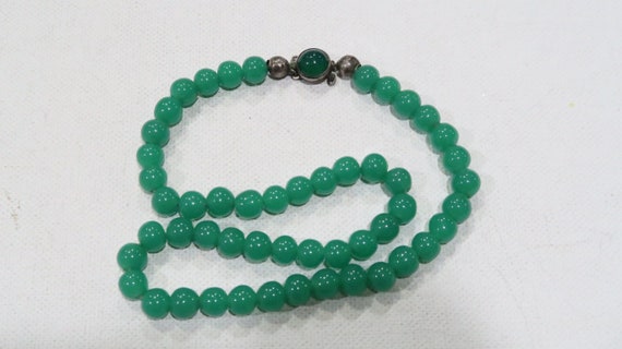 Vintage vibrant  green onyx sterling clasp beaded… - image 4