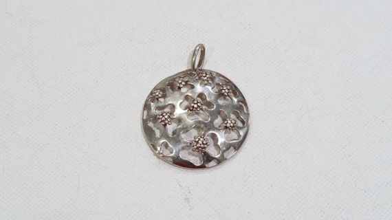 Sterling silver cutout flowers round/circle penda… - image 1