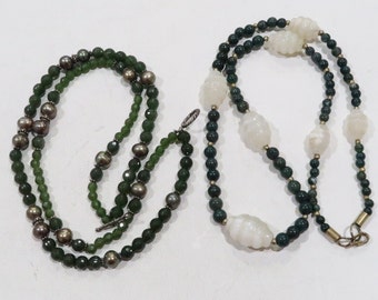 Green onyx, pearls, moss green agate and carved white agate barrel bead necklace lot