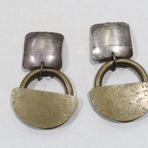Vintage Marjorie Baer San Francisco Mieszane metalowe kolczyki na klipsy