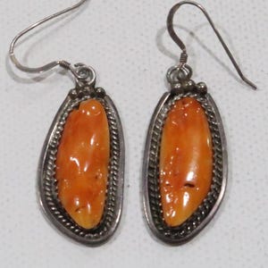 Stunning vintage Navajo made spiny oyster dangle earrrings