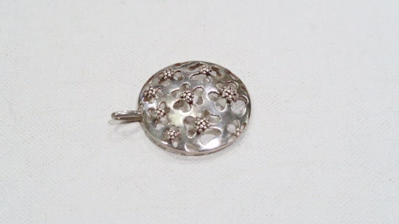 Sterling silver cutout flowers round/circle penda… - image 4