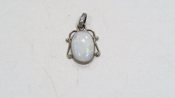 Beautiful sterling oval moonstone pendant - image 3