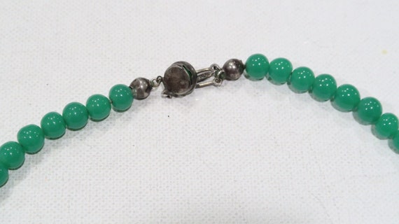 Vintage vibrant  green onyx sterling clasp beaded… - image 6