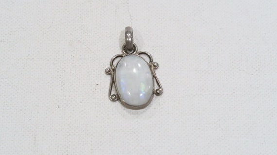 Beautiful sterling oval moonstone pendant - image 2