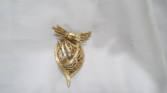 Vintage Hattie Carnegie brooch