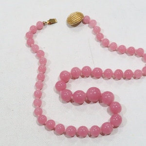 Beautiful pink quartz beaded vintage necklace