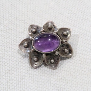 Beautiful vintage sterling amethyst cabochon flower brooch