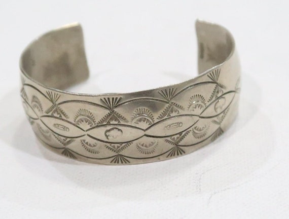 Jaw Dropping Fab Vintage Native American Navajo Turquoise Inlay Sterling Silver Leaf Bracelet Jaw Dropping Fab Vintage Native American Navajo Turquoise Inlay Sterling Silver Leaf Bracelet