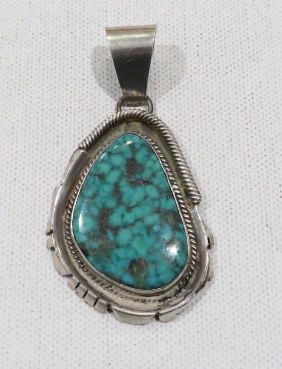 ヴィンテージのナバホ族の銀細工師、ハロルド・ベセンティによる、巨大