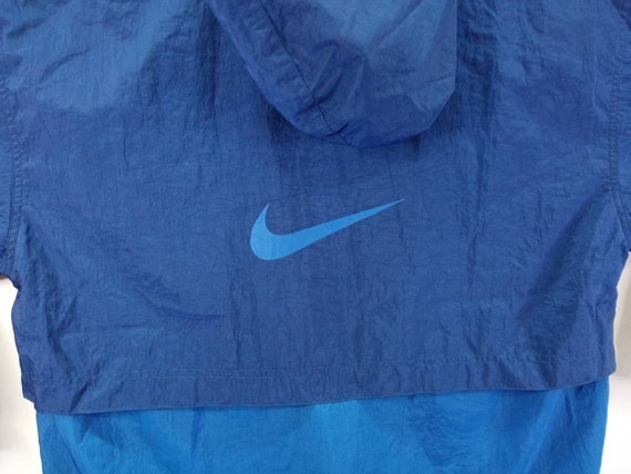 Nike windbreaker hotsell youth large