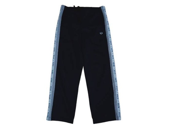 Fred Perry Trousers outlet  1800 products on sale  FASHIOLAcouk