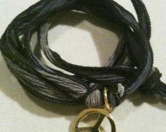 Seidenarmband Peace In Gold