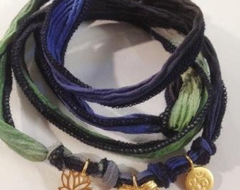 Silk wrap bracelet OM & Lotus or