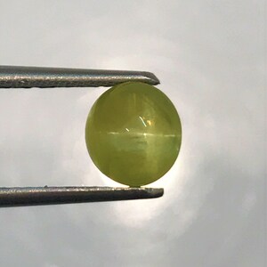 Chrysoberyl CAT'S EYE / 2.00 carati Ricco colore verde giallastro Sharp Gold Silk Thread Band AAA+++ Fine Quality Natural Chrysoberyl Cat's Eye