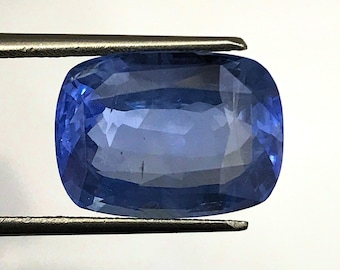 0.95カラットのスリランカ産の美しいロイヤルブルーサファイア