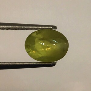 Chrysoberyl CAT'S EYE | 1.80 Carats Rich Yellowish Green Color Sharp Gold Silk Thread Band AAA+++ Fine Quality Natural Chrysoberyl Cat's Eye