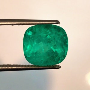 COLOMBIAN EMERALD | 5.92 Carats Rich Muzo Green Color Sparky Luster AAA+++ Fine Quality Natural Colombian Emerald | Genuine Colombia Emerald