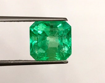 COLOMBIAN EMERALD | 6.97 Carats Rich Parrot Green Color Sparky Luster AAA+++ Fine Quality Natural Colombian Emerald | Genuine Emerald