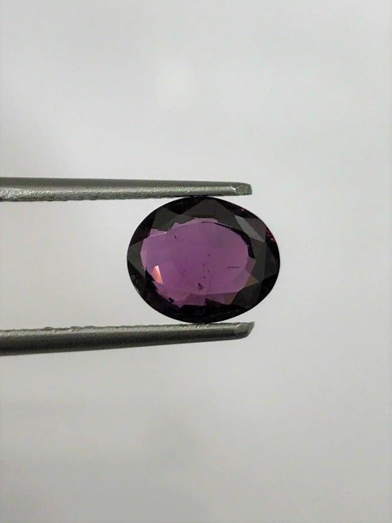 天然パープル スピネル | 1.78 カラット、豊かなパープル カラー、輝く 