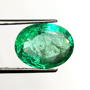 COLOMBIAN EMERALD | 10.69 Carats Rich Parrot Green Color Sparky Luster AAA+++ Fine Quality Natural Colombian Emerald | Genuine Emerald
