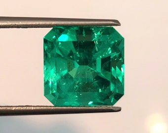 COLOMBIAN EMERALD | 8.18 Carats Rich Golden Muzo Green Color Sparky Luster AAA+++ Extra Fine Quality Natural Colombian Emerald Gemstone.